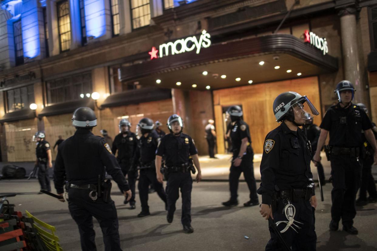 Police arrive at Macy's mall after it was broken into by people hours after a solidarity rally calling for justice over the death of George Floyd Monday, June 1, 2020, in New York: AP / Wong Maye-E