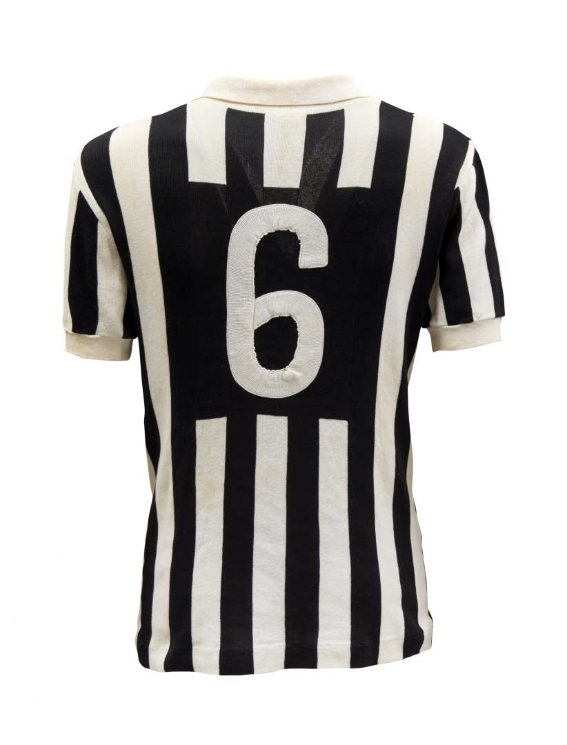 <p>Gaetano Scirea aveva indossato questa maglia in campo. (foto: Aste Bolaffi) </p>