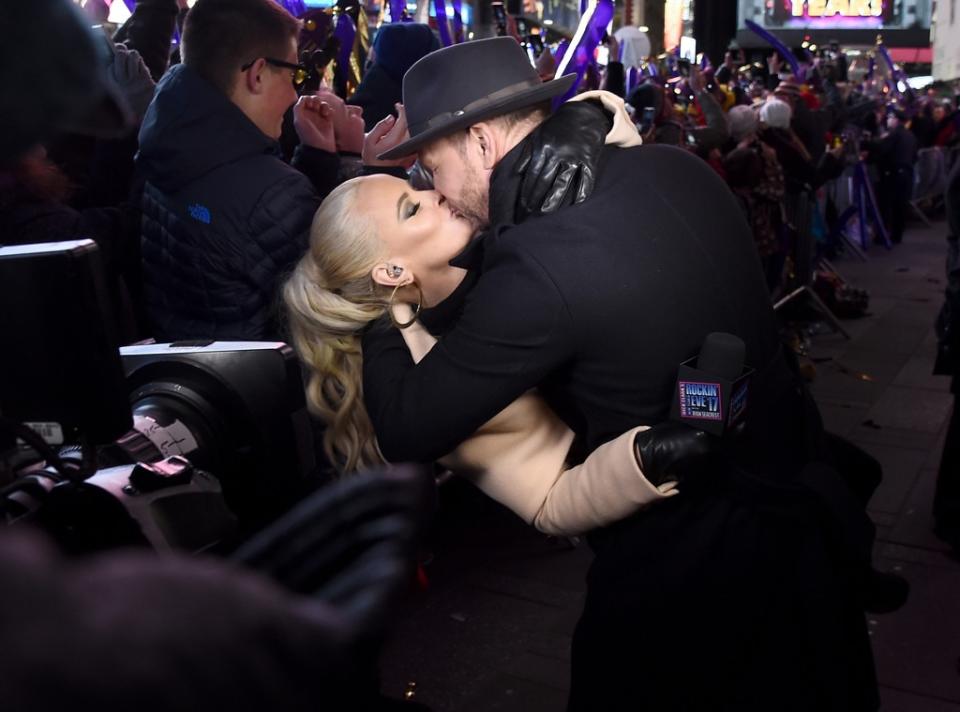 DONNIE WAHLBERG, JENNY MCCARTHY, New Years 2016