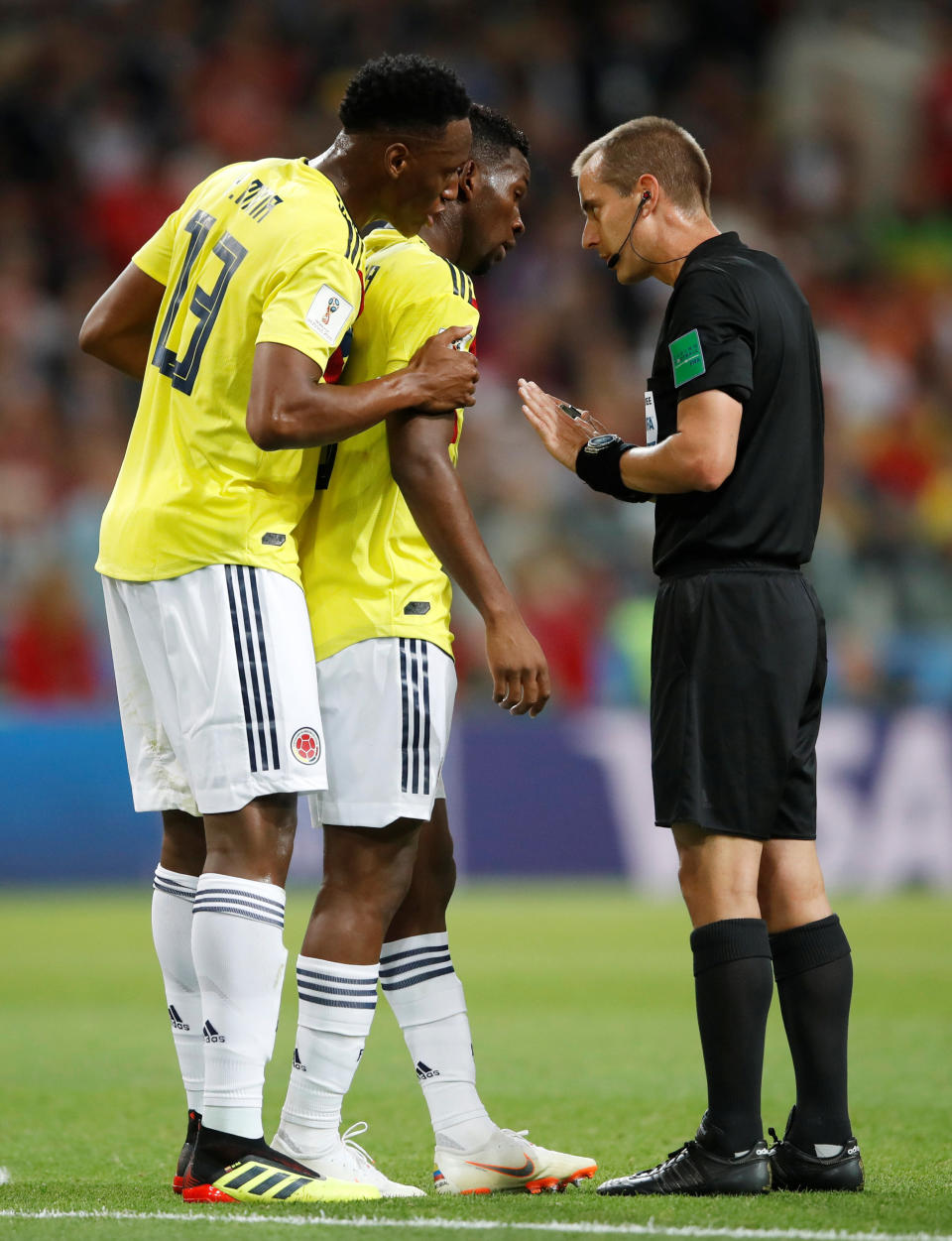 Referee Mark Geiger tells Colombia’s Jefferson Lerma and Yerry Mina about the joys of Bournemouth