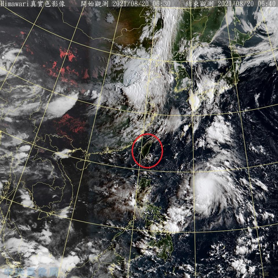 目前在菲律賓東方海面熱帶性低氣壓對流增強，根據氣象局衛星雲圖顯示，台灣仍在鋒面的邊緣，靠山區仍可能有午後雷陣雨。   圖：中央氣象局/提供