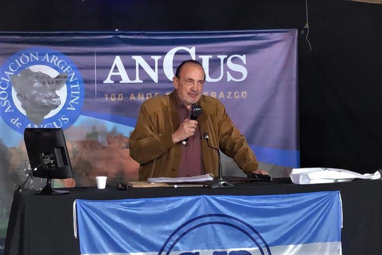 Alfredo Gusmán, presidente de Angus en la subasta