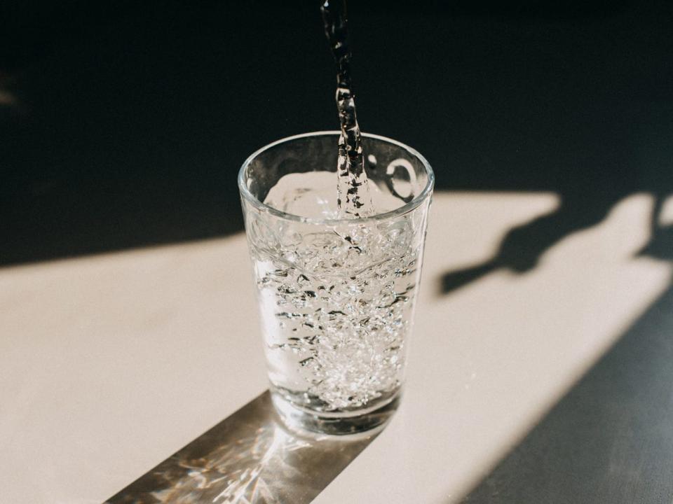 Ein 82-jähriger spanischer Ingenieur hat eine Maschine erfunden, die Trinkwasser aus der Luft gewinnen kann.