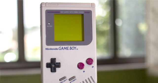 Nintendo Dug Up an Original Game Boy for a 95-Year-Old Tetris Fanatic