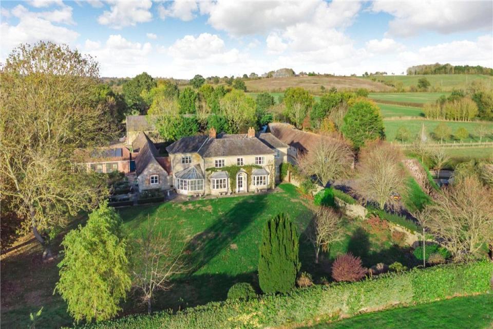 Stunning Marylands Farm in Oxford goes on the market for £3.5 million <i>(Image: Carter Jonas - Oxford)</i>