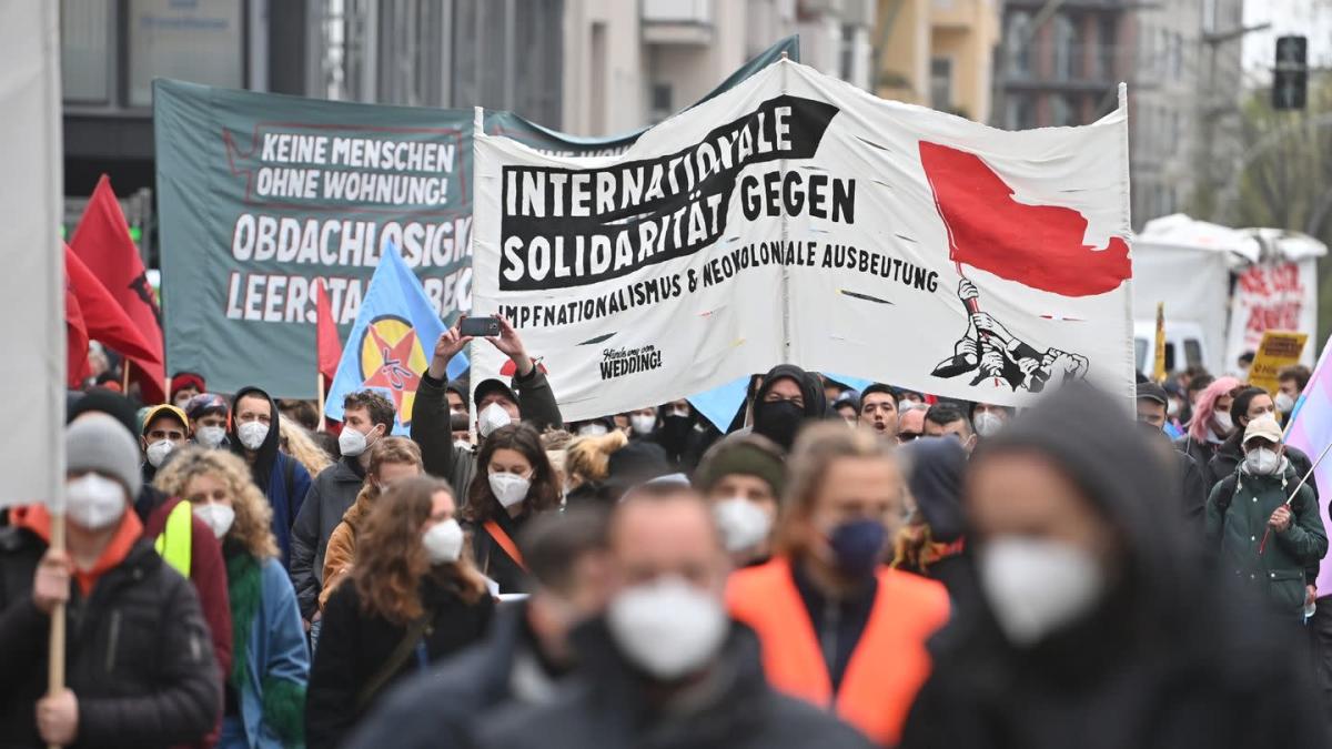 1 июня германия. Демонстрация в Берлине. Первомай в Германии. Международный день трудящихся в Германии. 1 Мая в Германии.