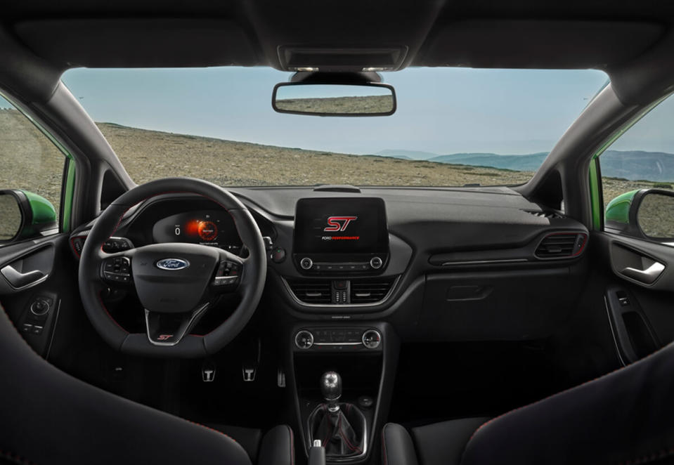 2021_FORD_FIESTA_ST_08_INTERIOR.jpg