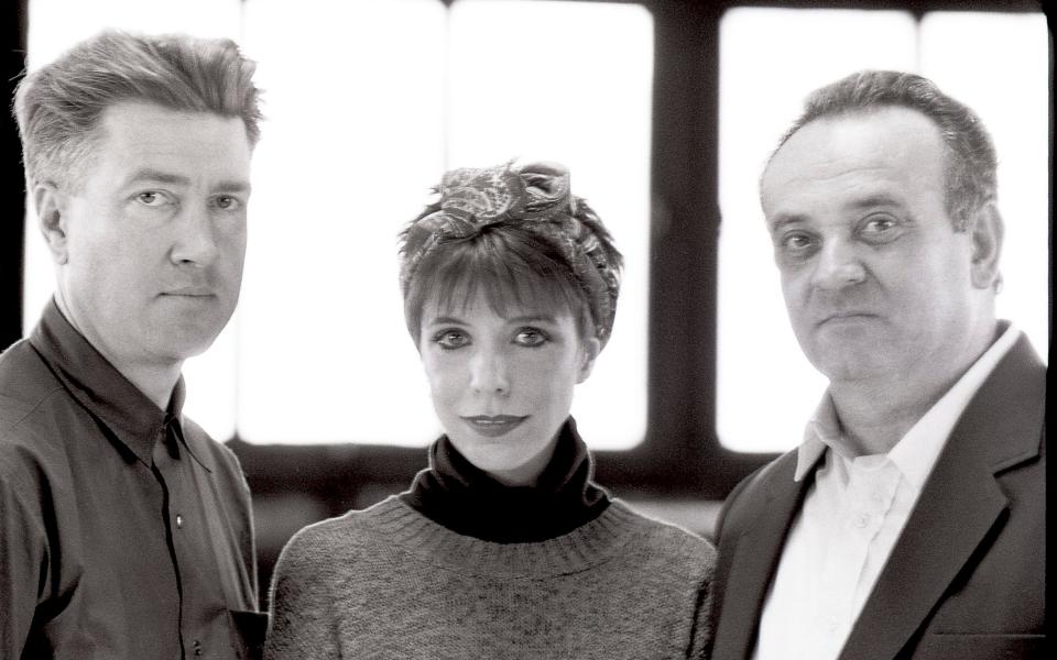 David Lynch, Julee Cruise and Angelo Badalamenti in 1989 - Hulton