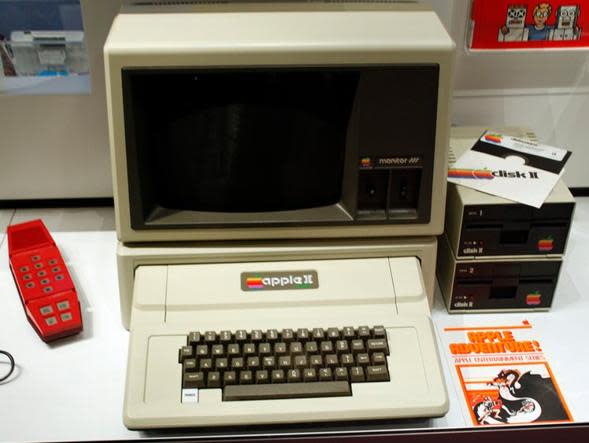 <p>L’anno scorso un Apple 1, computer lanciato da Steve Jobs nel 1976, è stato venduto per 355.000 dollari(poco più di 300mila euro) da Christie’s. (Getty) </p>