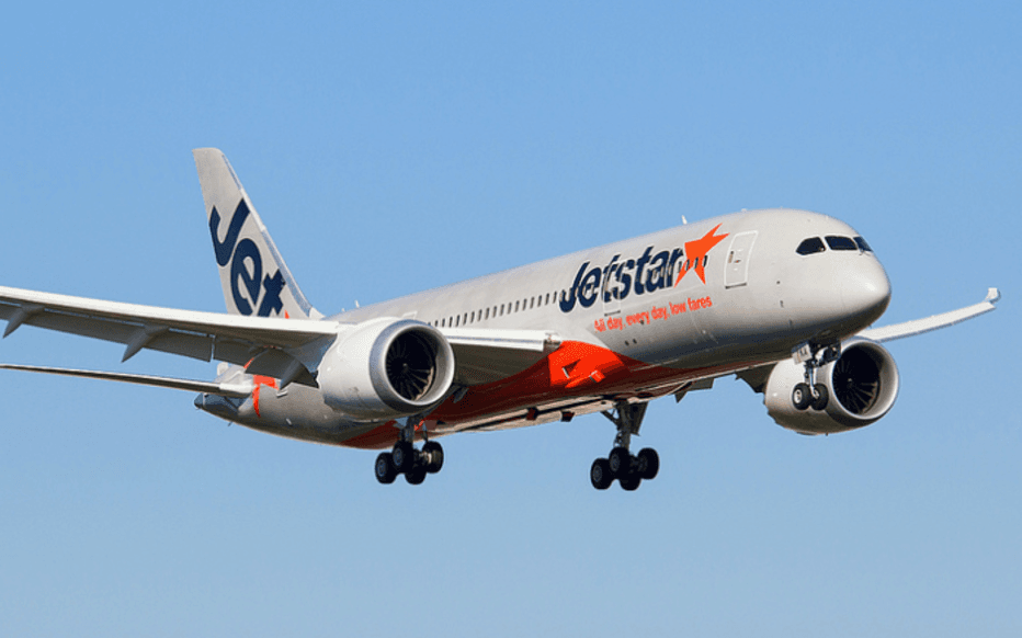 捷星航空（Jetstar）一架從澳洲墨爾本機場（Melbourne Airport）起飛的航班發現有「門」沒關。（翻攝自捷星航空官網）