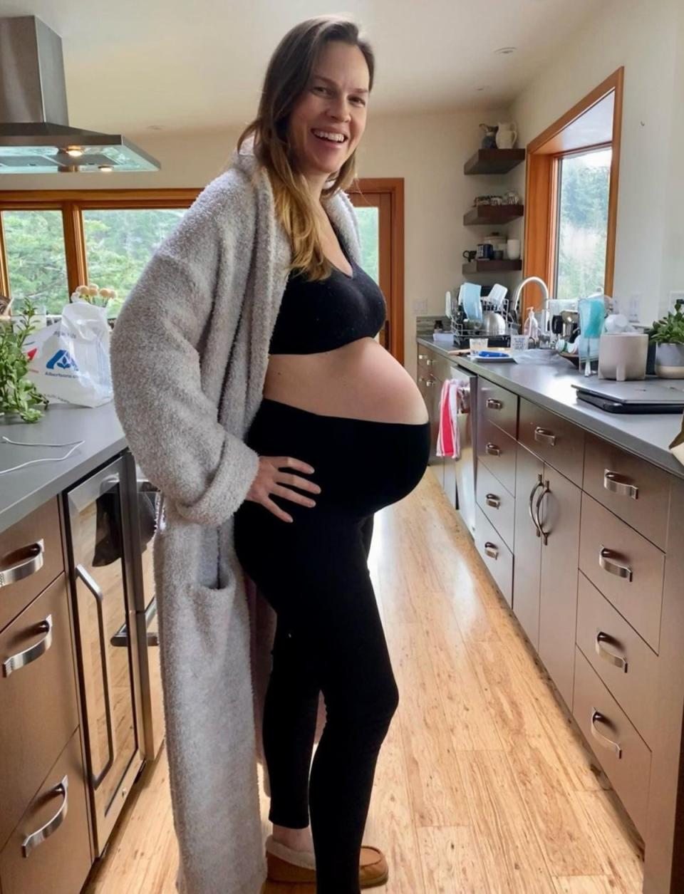 Last month Hilary Swank gave birth to twins aged 48 (Instagram / Hilary Swank)