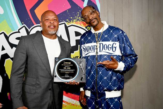 Kendrick Lamar Honors Snoop Dogg at BET Hip-Hop Awards