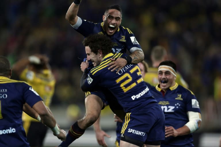 Highlanders players celebrate winning the Super 15 rugby union final between the Wellington Hurricanes and Otago Highlanders at Westpac Stadium in Wellington on July 4, 2015