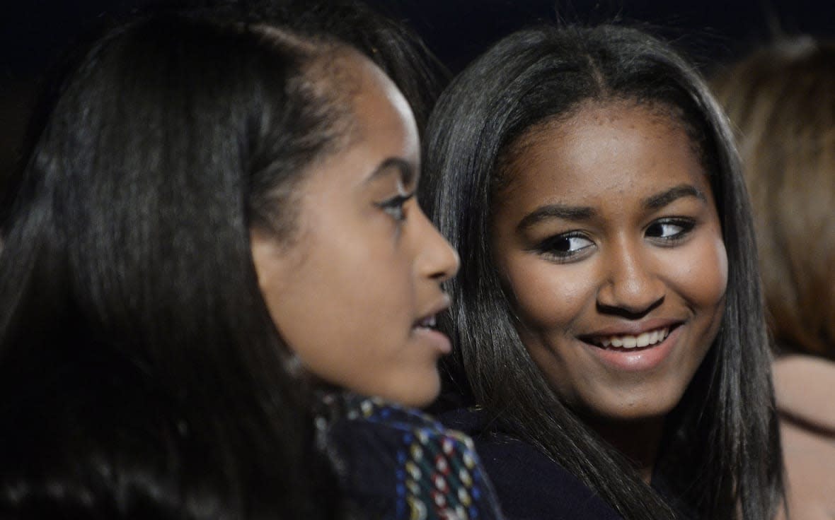 WASHINGTON, DC – DECEMBER 02: Malia and Sasha Obama (right) attend the national Christmas tree lighting ceremony on the Ellipse south of the White House December 3, 2015 in Washington, DC. (Photo by Olivier Douliery- Pool/Getty Images)