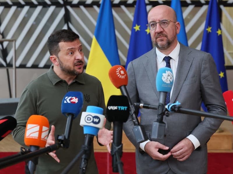 Ukrainian President Volodymyr Zelensky (R) and European Council President Charles Michel answer questions from journalists on the first day of the European Council summit. Benoit Doppagne/Belga/dpa