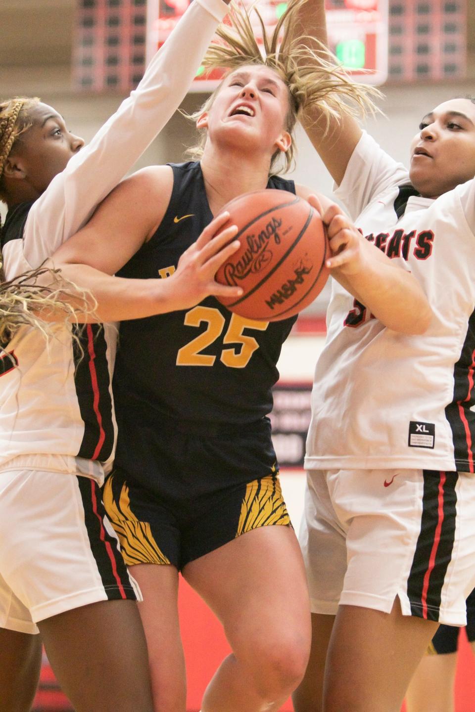 Hartland’s Sarah Rekowski (25) had 10 points and 12 rebounds in a 51-44 victory at Grand Blanc on Tuesday, Nov. 29, 2022.