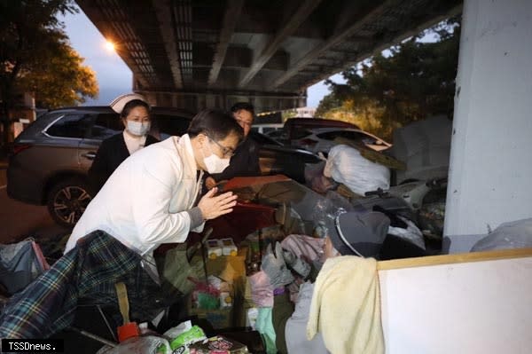 在東部地區—花蓮慈院院長帶隊關懷。(圖:慈濟基金會提供)