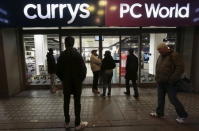 People wait outside a Currys PC World shop before the early opening of the Black Friday sales on Tottenham Court Road in London, November 27, 2015. REUTERS/Suzanne Plunkett