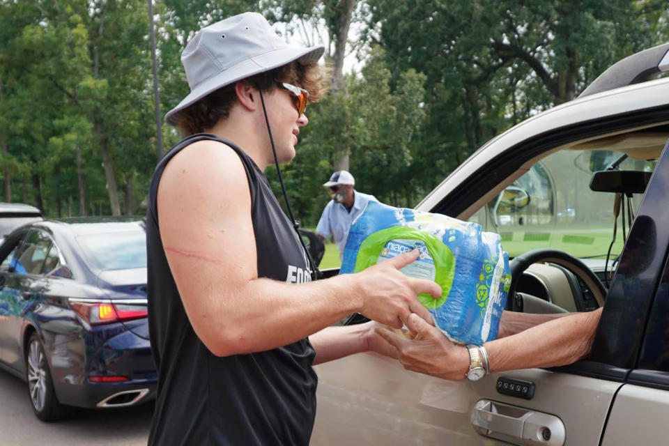 A water distribution site at Forest Hill Elementary School in Germantown, Tenn. (City of Germantown)