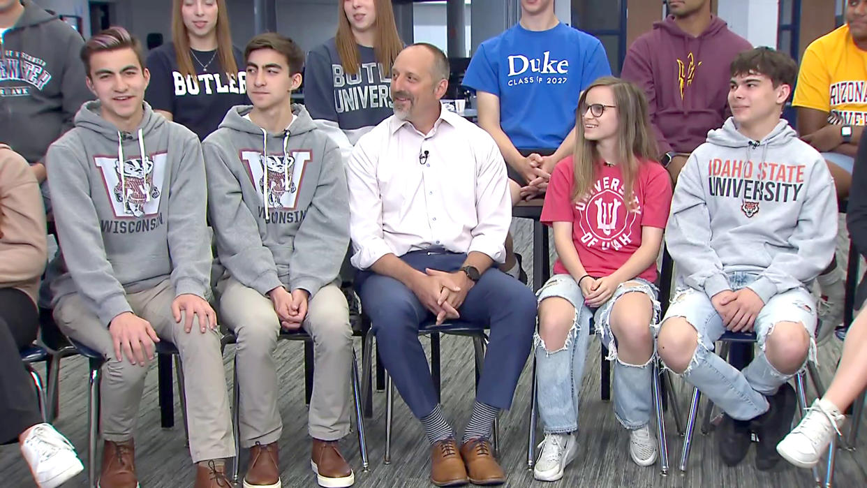 12 sets of twins, 1 set of triplets graduate from Illinois high school (TODAY)