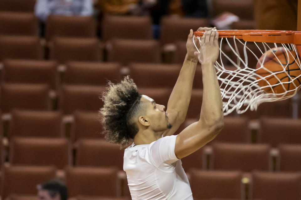 Texas forward Tre Mitchell warms up before an NCAA college basketball game against Oklahoma State, Saturday, Jan. 22, 2022, in Austin, Texas. (AP Photo/Michael Thomas)