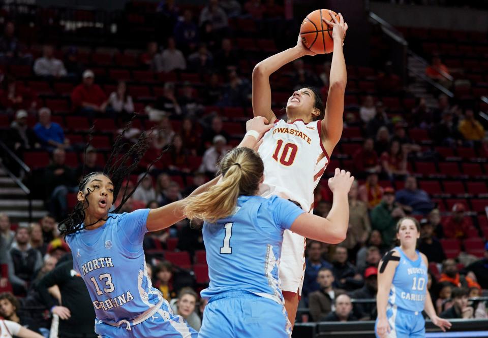 Iowa State center Stephanie Soares will miss the remainder of the seaosn after suffering a torn ACL.