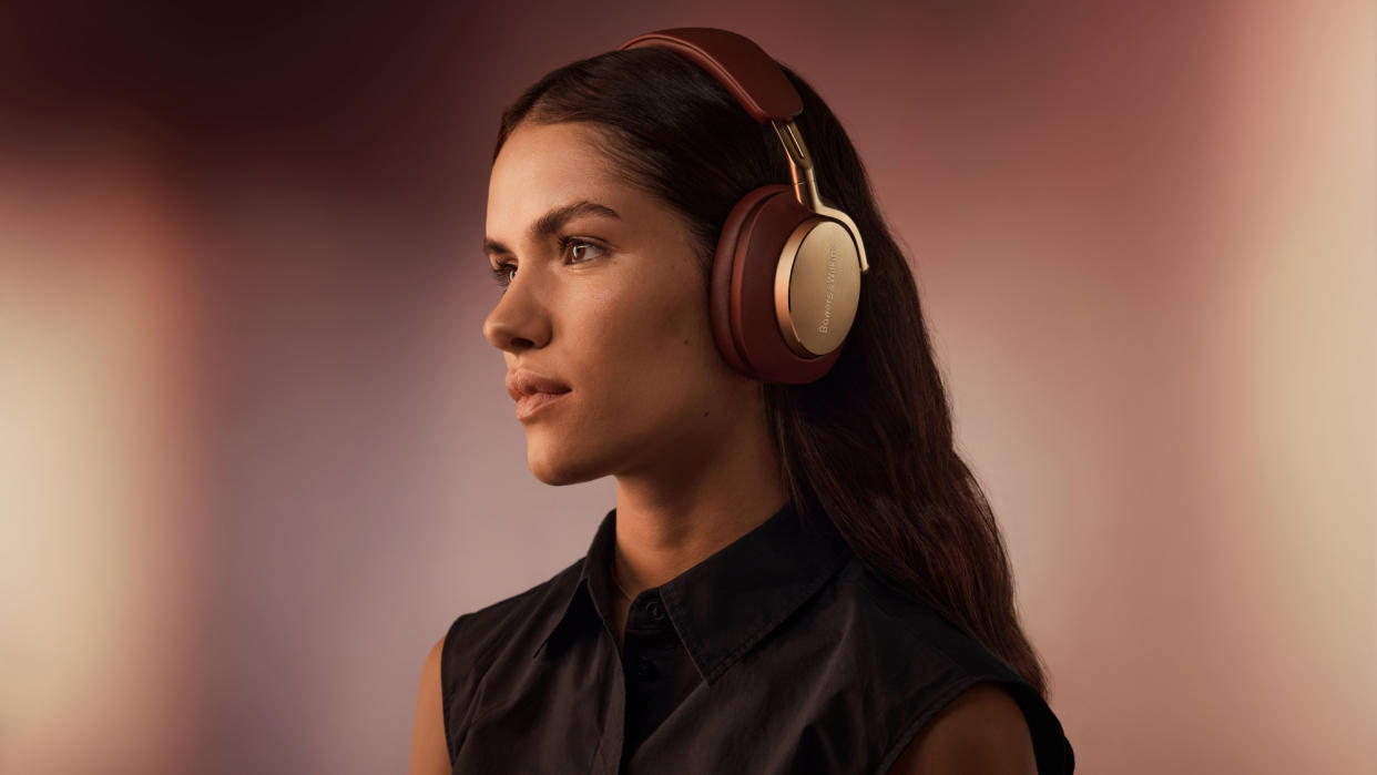  Bowers & Wilkins headphones . 