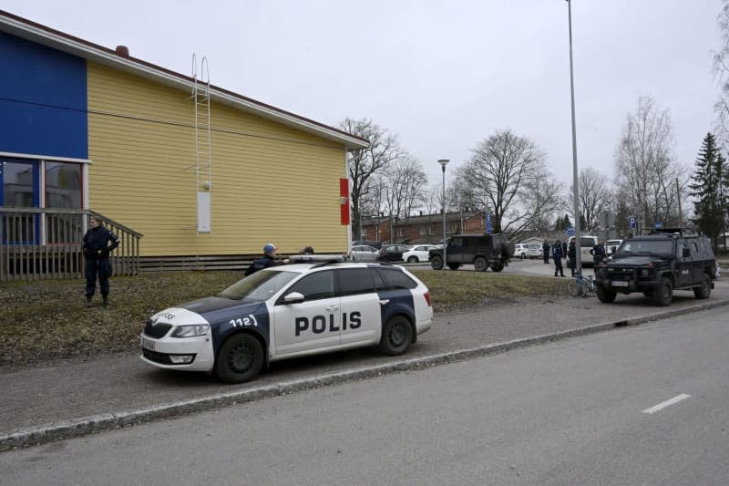Police officers swiftly responded to the scene at Viertola comprehensive school, where a shooting on Tuesday morning left three minors injured. Following the incident, authorities apprehended a suspect, also a minor. Markku Ulander/Lehtikuva/dpa