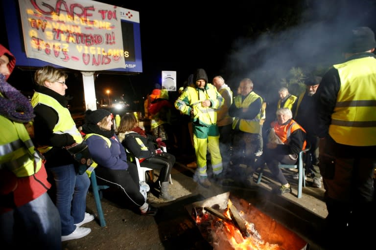 'Yellow vests' listen to Macron's speech on the A9 near Le Boulou in southern France