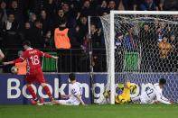 <p>La Moldavie réduit le score ! À la 89e minute, Damascan reprend de la tête un centre venu de la droite, le poteau repousse cette tentative et Ambros reprend de près du pied gauche. Hugo Lloris est battu. (crédit AFP) </p>