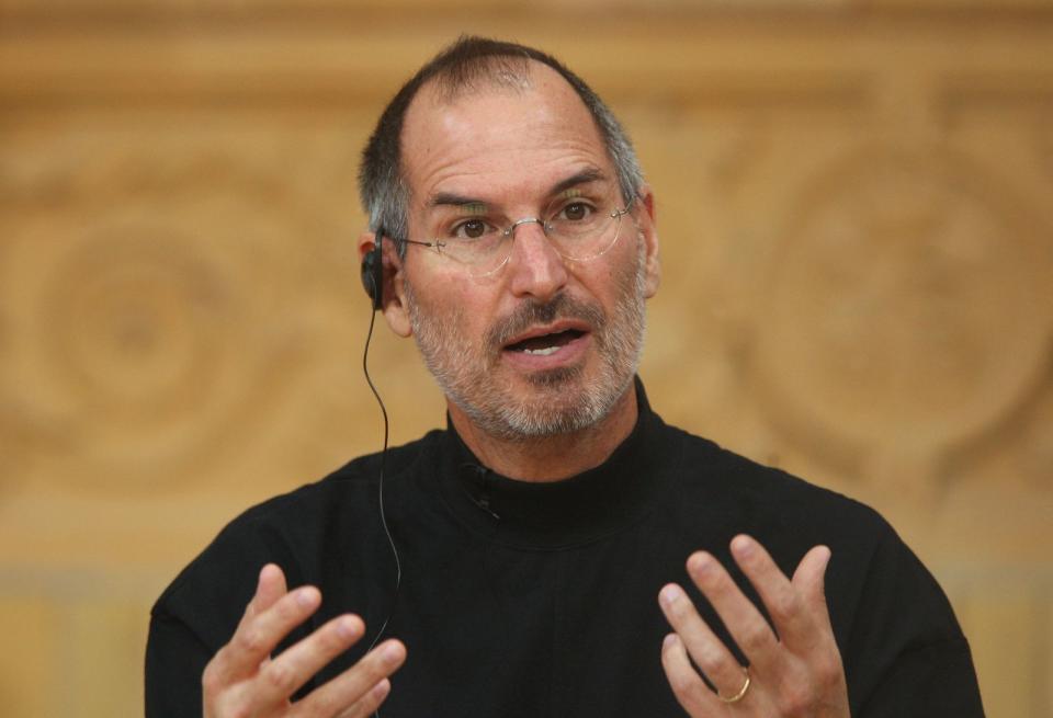 Der biologische Vater von Apple-Gründer Steve Jobs war ein Syrer, dessen Freundin eine Amerikanerin, deren Eltern die Beziehung (und den Nachwuchs) nicht guthießen. Infolgedessen wurde der 2011 verstorbene iPhone-Guru schon bei seiner Geburt von Paul und Clara Jobs adoptiert. (Bild: Sean Gallup/Getty Images)