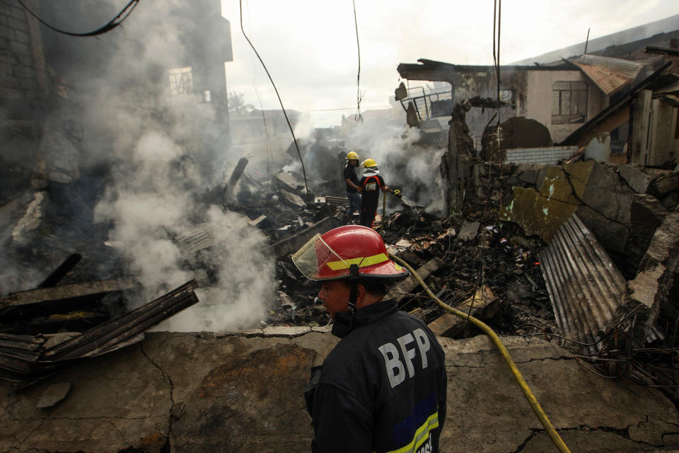 One dead and twenty four hurt in fire at fireworks store in northern Manila