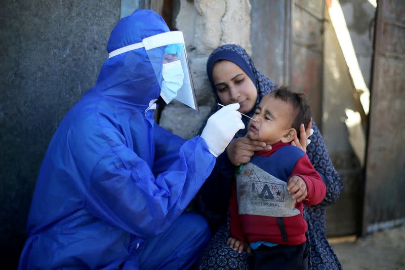 Palestinians due to receive first batch of Russian vaccine