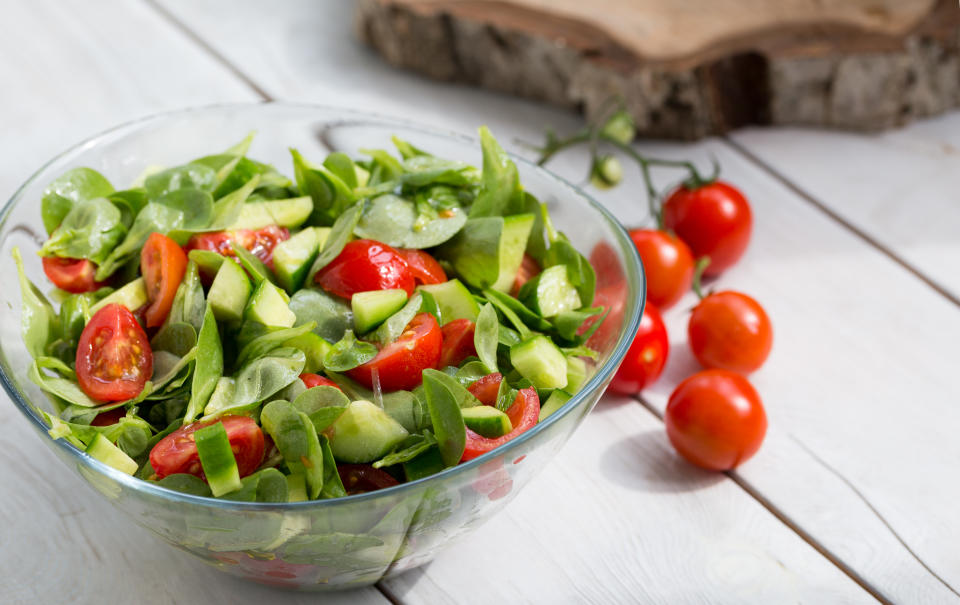 Sommerportulak schmeckt sowohl roh als Salat, Gewürz oder Brotbelag als auch gekocht (Bild: Getty Images)