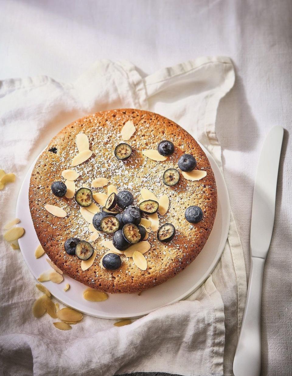 Gâteau moelleux aux amandes et myrtilles