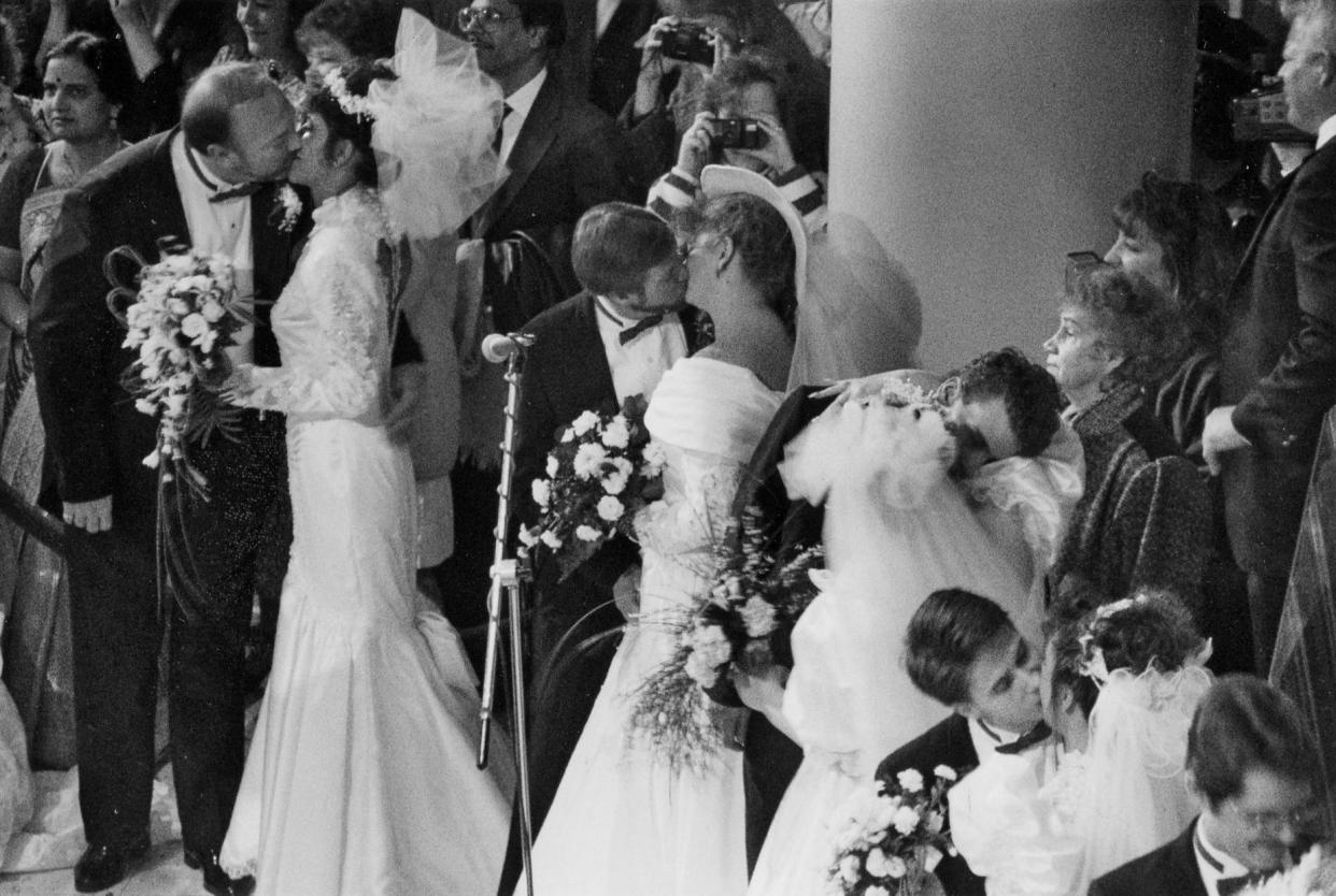 Love was in the air at the Hyatt Regency Columbus on Valentine’s Day in 1991, when Franklin County Municipal Court Judge Richard Sheward presided over the simultaneous marriage of 21 couples. The event was arranged by WNCI radio’s Morning Zoo.