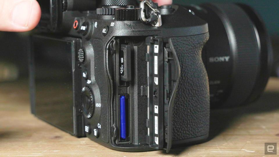 <p>Sony A9 III mirrorless camera review</p>
