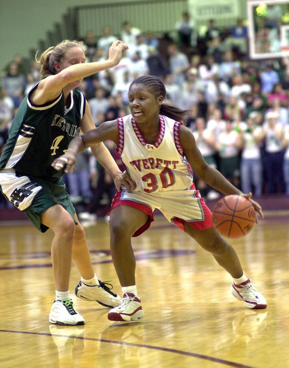 Sheena Moore, right, was among the key components that helped Everett girls basketball win back-to-back Class A state championships in 2000 and 2001.