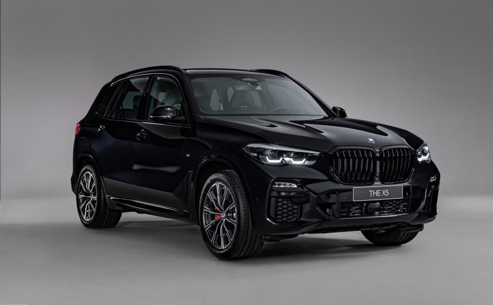 BMW X5 Dark Knight曜黑版。