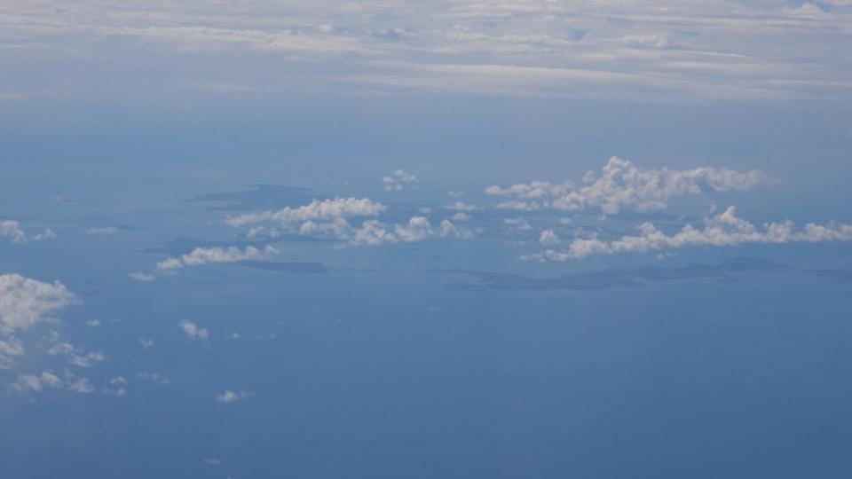 圖為東部戰區飛行員俯瞰澎湖列島的畫面。（圖／東部戰區微博）