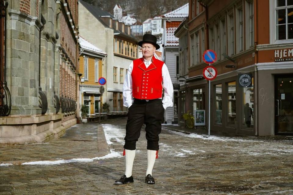 Conan O’Brien trying to dress like a local in Norway. Courtesy of Conaco/Max