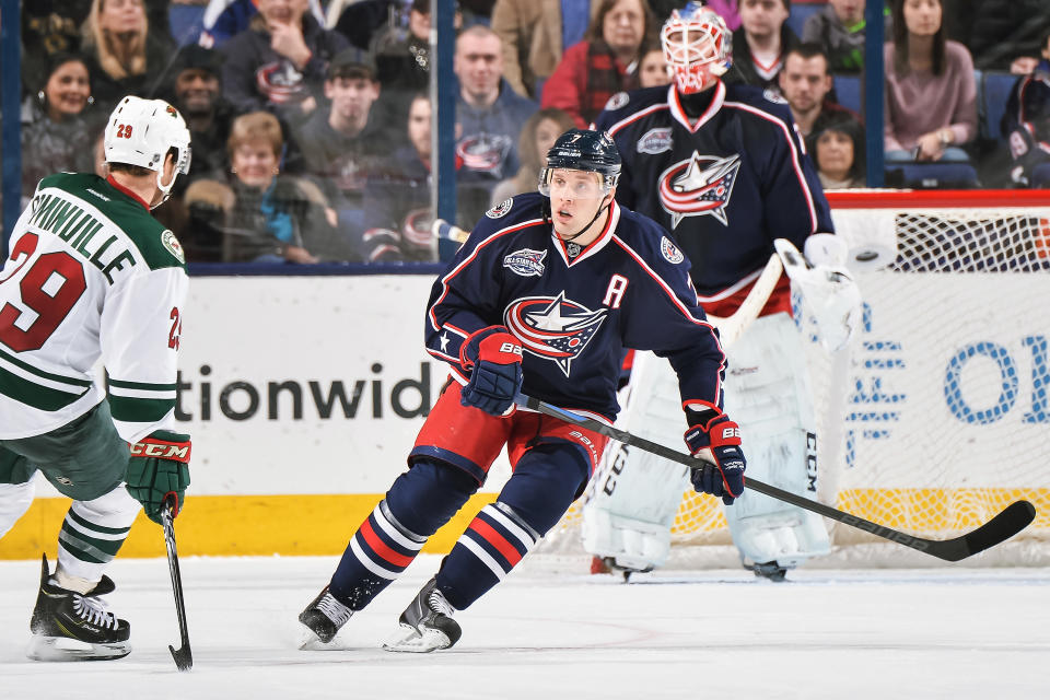 KOLUMBUSA, OH — 31. DECEMBRIS: Džeks Džonsons #7 no Columbus Blue Jackets slidoja pret Minesotas Wild 2014. gada 31. decembrī Nationwide arēnā Kolumbusā, Ohaio štatā.  Kolumbusa uzvarēja Minesotu ar 3:1.  (Foto Džimija Sabao / NHLI, izmantojot Getty Images) 