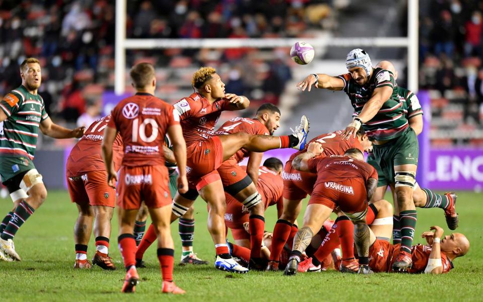 Sonatane Takulua of Toulon has his shot blocked by Tomas Lavanini of Leicester Tigers during the European Rugby Challenge Cup Semi Final match between Toulon and Leicester Tigers at Stade Mayol on September 26, 2020 in Toulon, France - Aurelien Meunier /Getty Images Europe 
