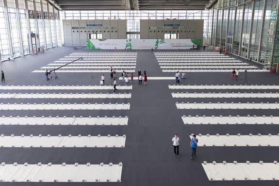 1,500 square meters of rice paper in the hall.