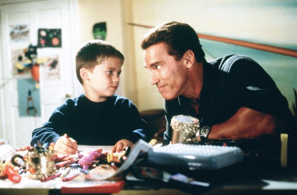 JAKE LLOYD & ARNOLD SCHWARZENEGGER JINGLE ALL THE WAY (1996)