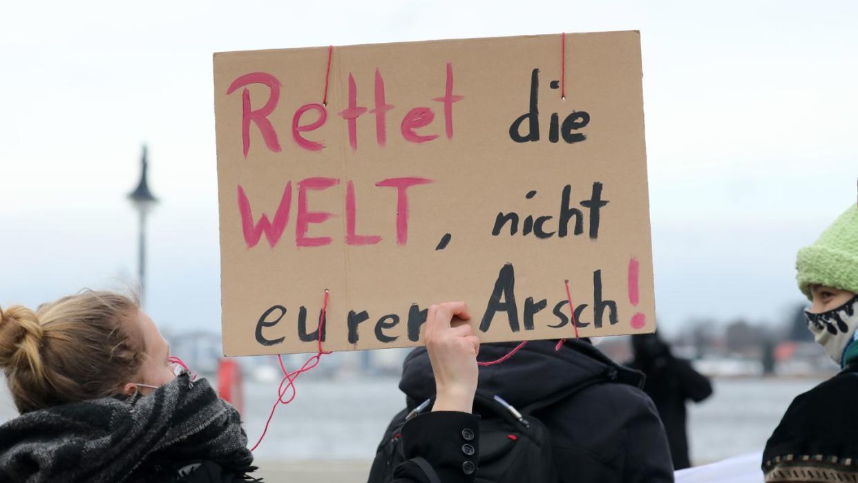 Nach monatelanger Pause wegen der Corona-Pandemie zieht es Klimaschützer in aller Welt am kommenden Freitag wieder auf die Straßen.