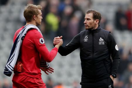 Soccer Football - Premier League - Newcastle United v Huddersfield Town - St James' Park, Newcastle, Britain - February 23, 2019 Huddersfield Town manager Jan Siewert shakes hands with Jonas Lossl after the match. REUTERS/Scott Heppell