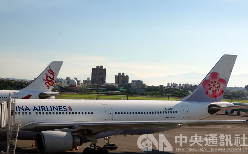 陸委會宣布10日起恢復兩岸10個空運客運航點。中華航空表示，擬優先復飛廣州、深圳。（中央社／檔案照片）