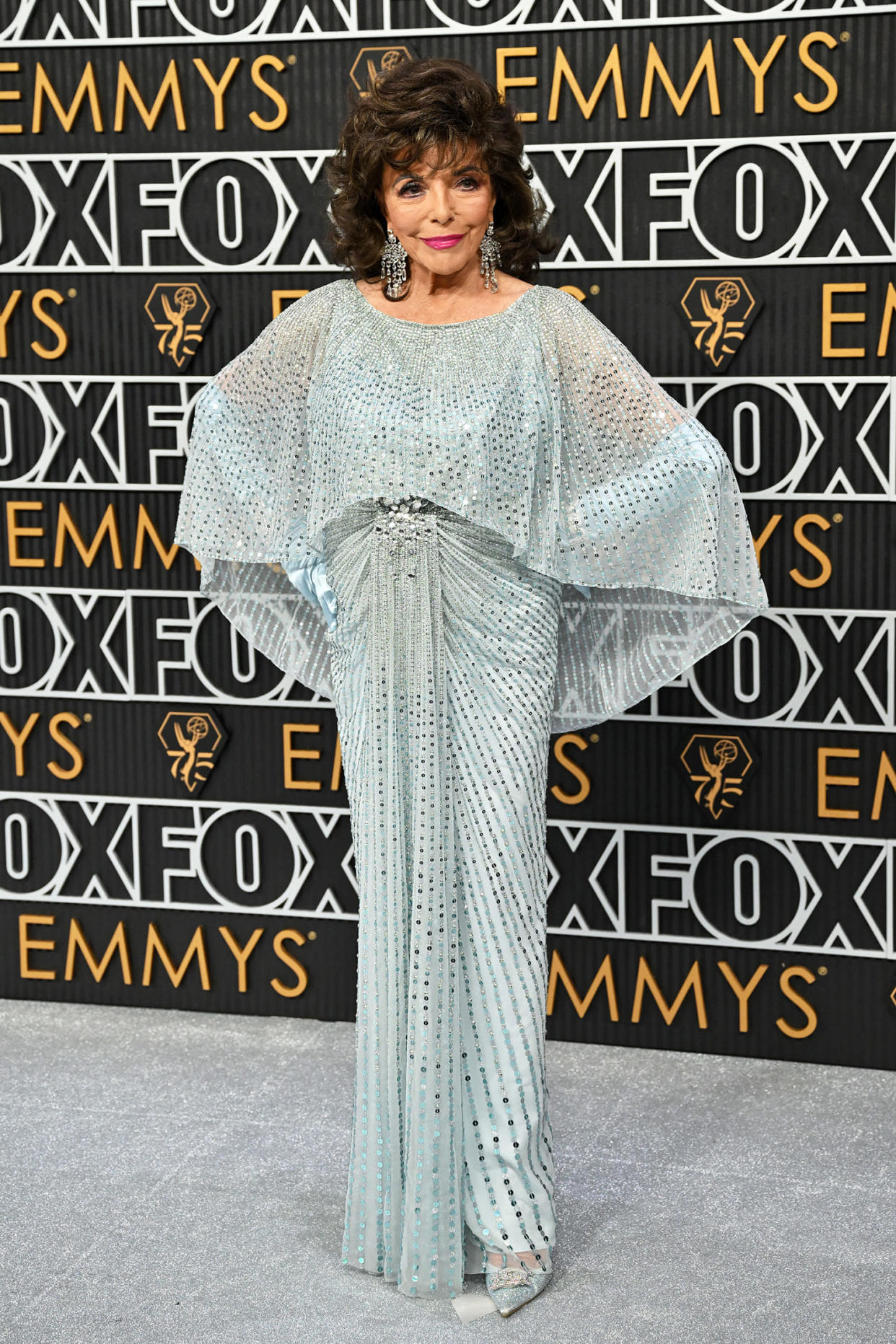 90yearold Joan Collins stuns and delights Emmys viewers 'Ageless