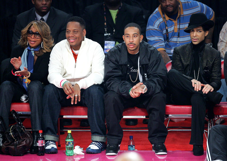 LAS VEGAS - FEBRUARY 18: Singer Mary J. Blige, Kendu Isaacs, rapper Ludacris and musician Prince watch the game during the 2007 NBA All Star Game held at the Thomas & Mack Center on February 18, 2007 in Las Vegas, Nevada.  (Photo by Ethan Miller/Getty Images)